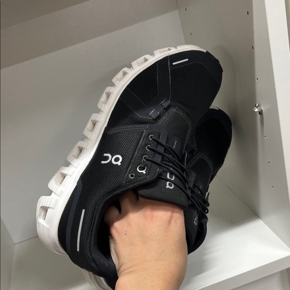 🔥🔥 On Running Black and White Athletic Shoes - Picture 8 of 10